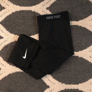 Nike pro cropped black leggings